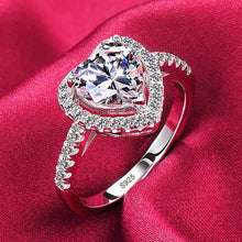 Load image into Gallery viewer, 2.0ct Round Cut Zirconia 18K White Gold Diamond Solitaire