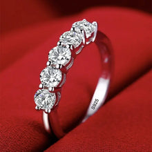 Load image into Gallery viewer, 2.0ct Round Cut Zirconia 18K White Gold Diamond Solitaire