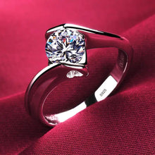 Load image into Gallery viewer, 2.0ct Round Cut Zirconia 18K White Gold Diamond Solitaire