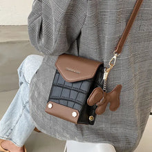 Load image into Gallery viewer, Contrasting design Chain PU Leather Crossbody Bag