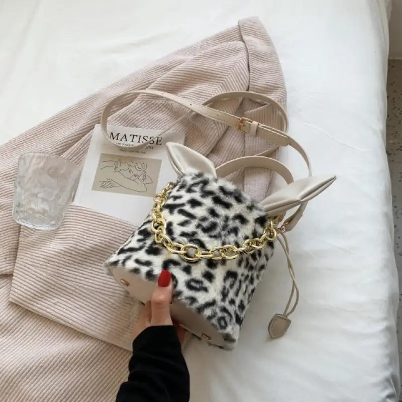 Faux Fur Bucket Plush Crossbody Handbag - white