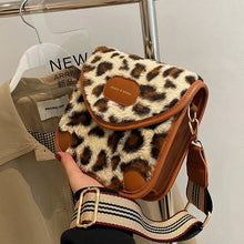 Load image into Gallery viewer, Faux fur Leopard Crossbody Square Bag