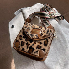 Load image into Gallery viewer, Faux fur Leopard Crossbody Square Bag