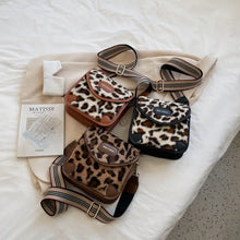 Load image into Gallery viewer, Faux fur Leopard Crossbody Square Bag