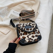 Load image into Gallery viewer, Faux fur Leopard Crossbody Square Bag - black