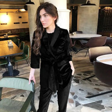 Load image into Gallery viewer, Knitted Black Velvet Solid Robe Set