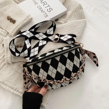 Load image into Gallery viewer, Lattice Chest Crossbody Shoulder Chain Purse - black